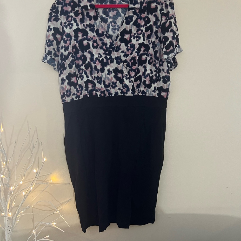 Torrid Size 2 Floral Wrap Style Dress Black Skirt Short Sleeve Plus Size